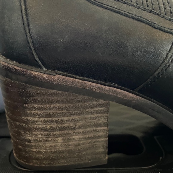UGG Australia Black Leather Boots - Picture 7 of 13